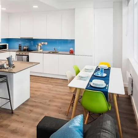 Appartement Zeni Apartments, Point Campus, 5 Bed Apartment In The Vibrant Docklands *