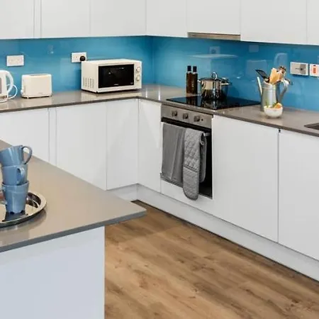 Zeni Apartments, Point Campus, 5 Bed Apartment In The Vibrant Docklands * דבלין